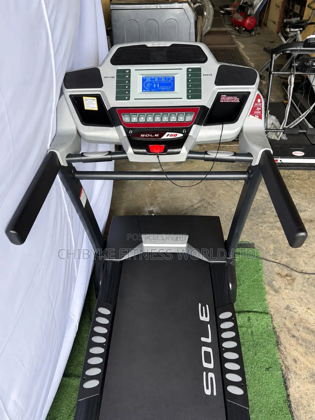 4.5hp Sole Treadmill With Auto Incline ( 150kg Userweight )