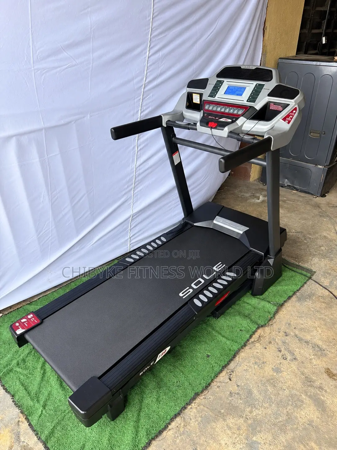 4.5hp Sole Treadmill With Auto Incline ( 150kg Userweight )