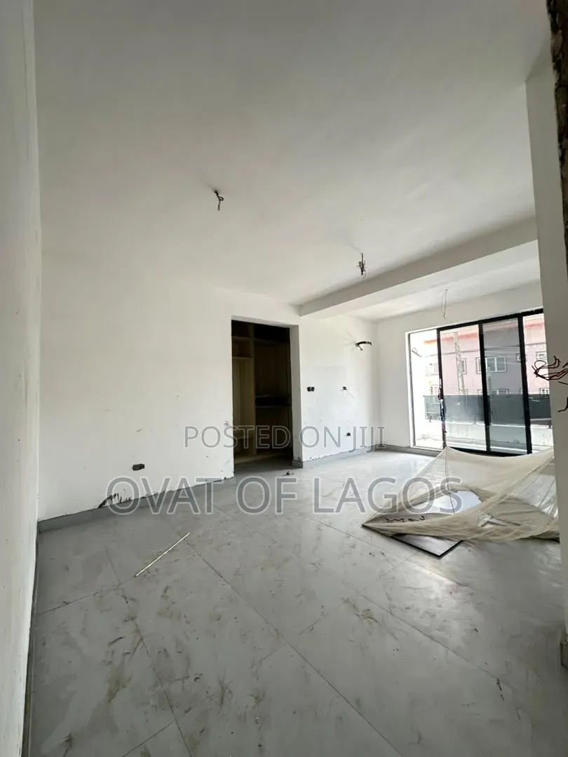 2bdrm Maisonette in Lekki Phase 1 for sale
