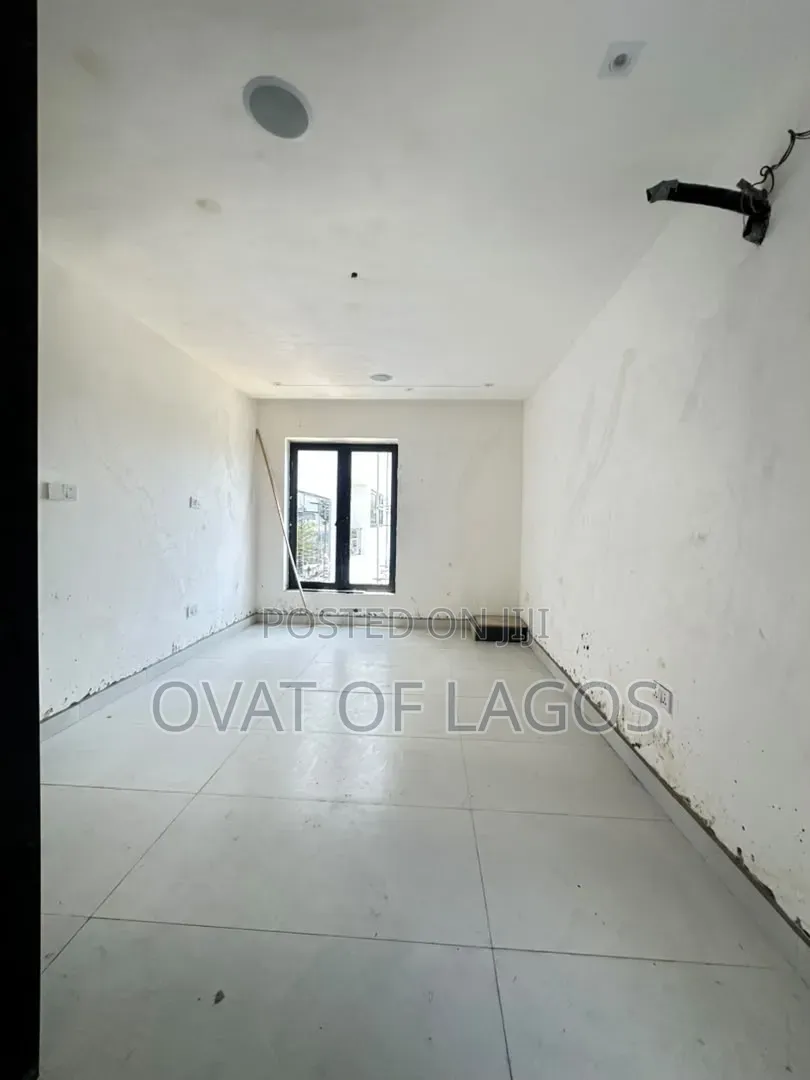 2bdrm Maisonette in Lekki Phase 1 for sale