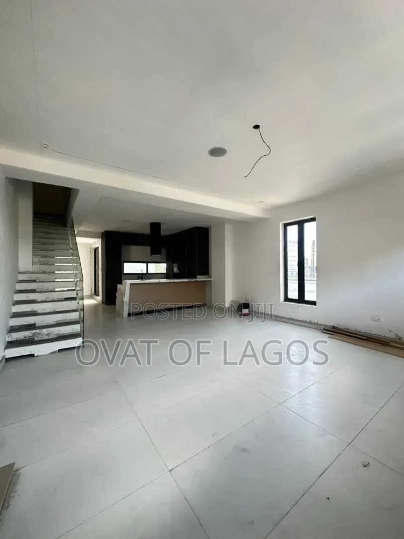 2bdrm Maisonette in Lekki Phase 1 for sale