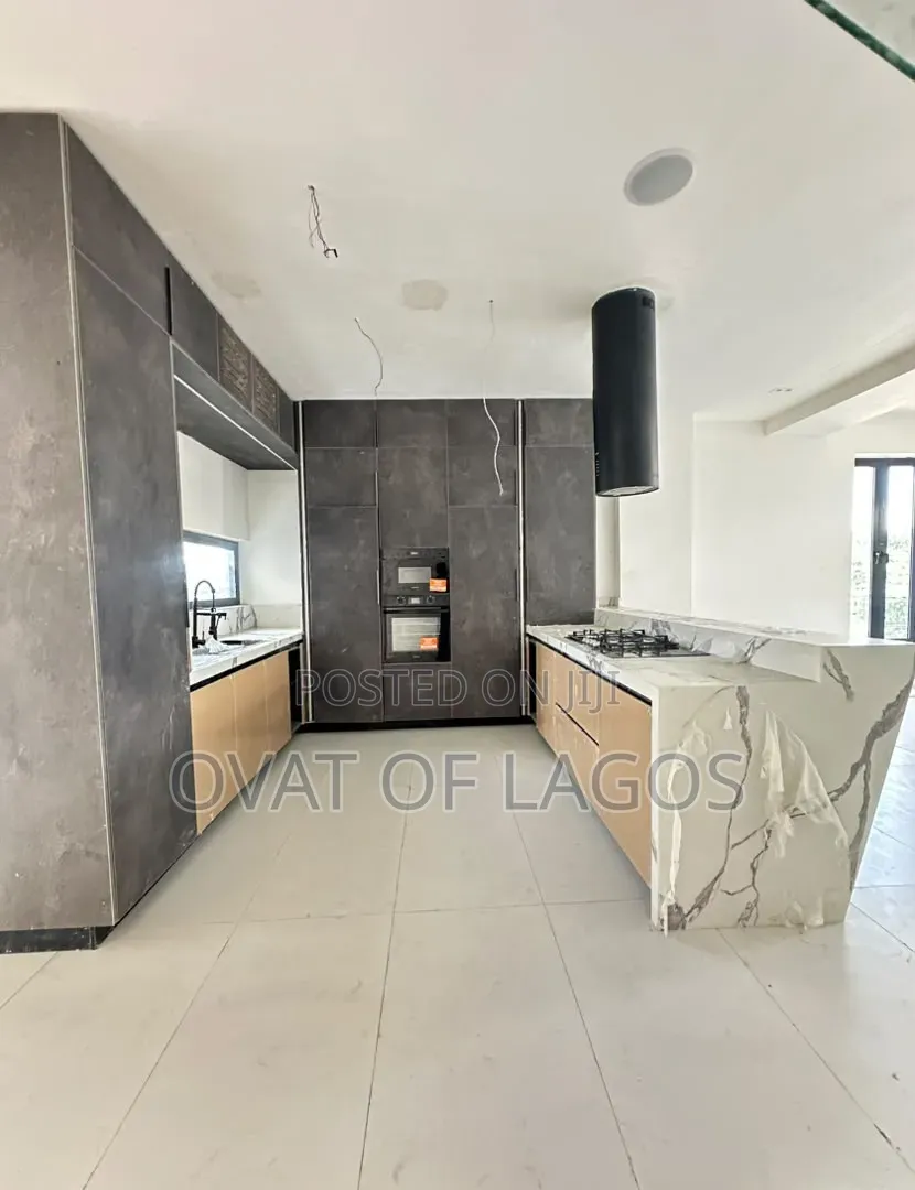2bdrm Maisonette in Lekki Phase 1 for sale