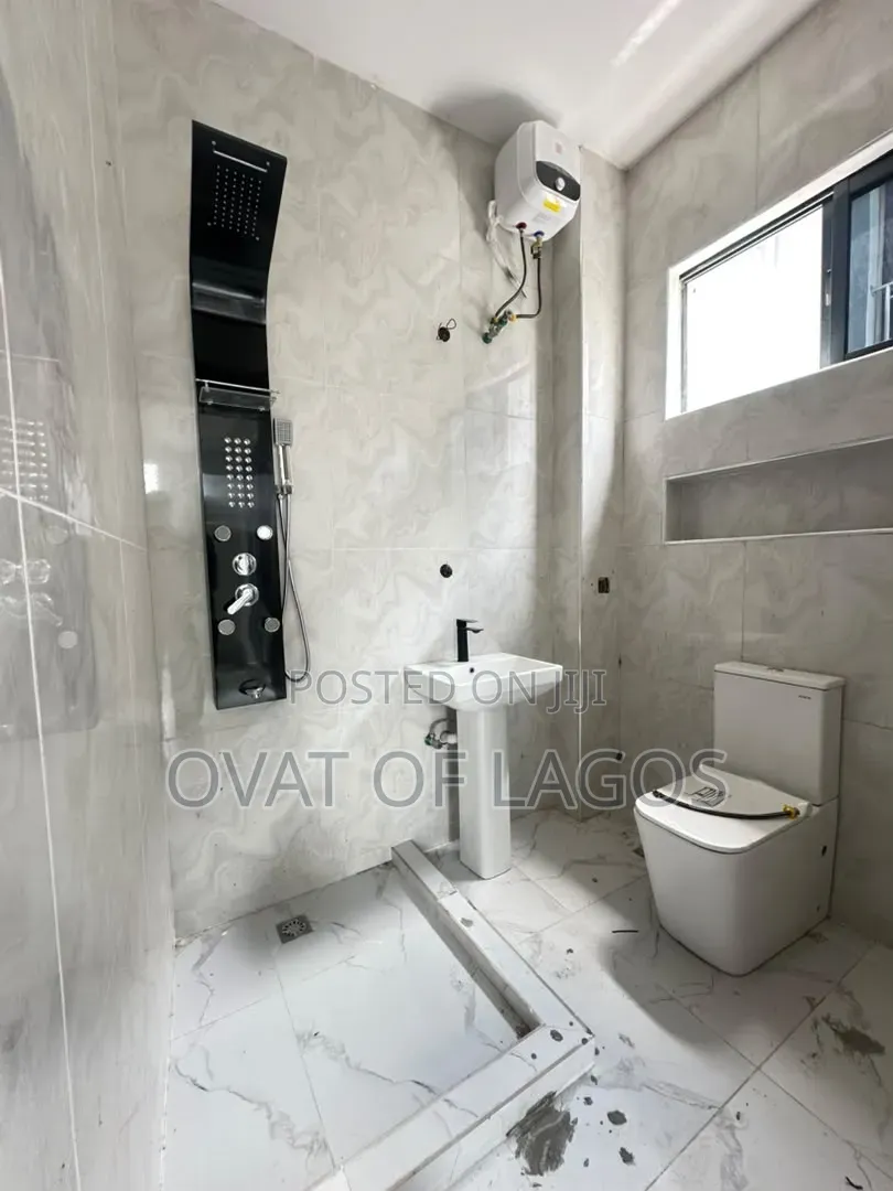 2bdrm Apartment in Lekki Phase 1 for sale