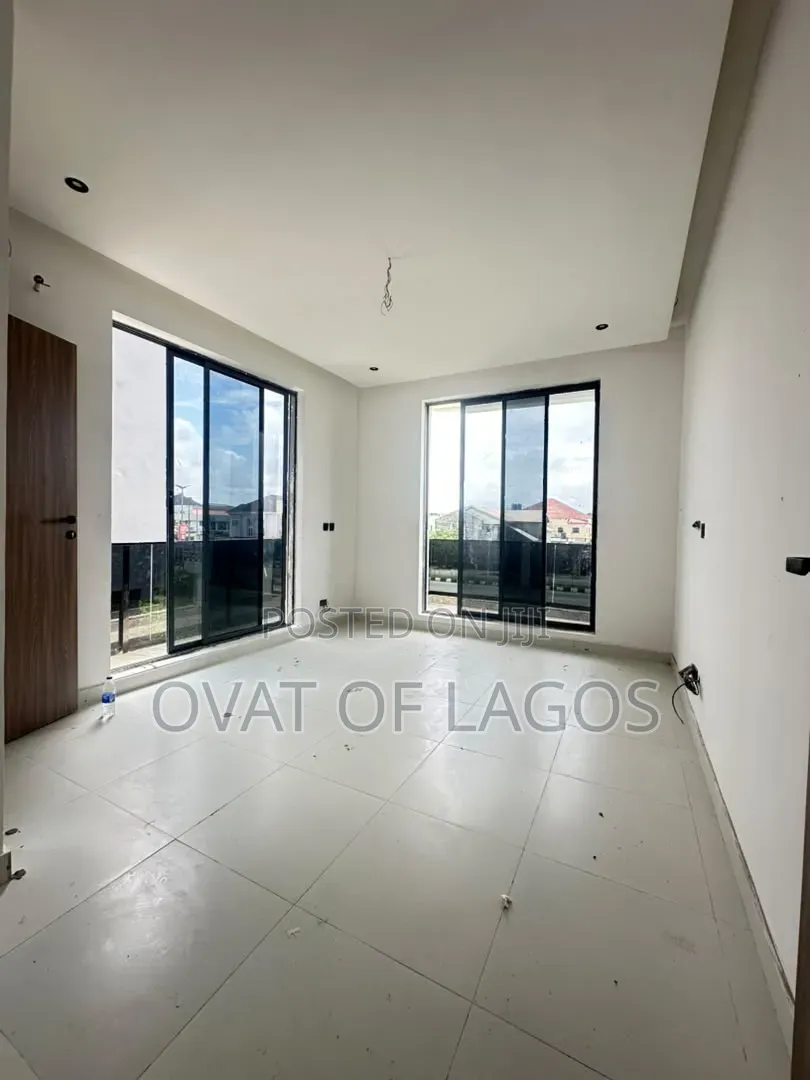 2bdrm Apartment in Lekki Phase 1 for sale