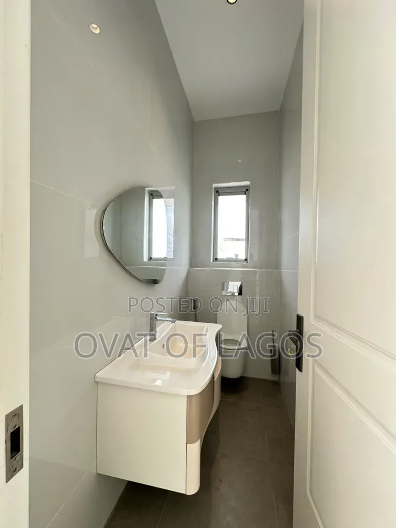 6bdrm Duplex in Banana Island for sale