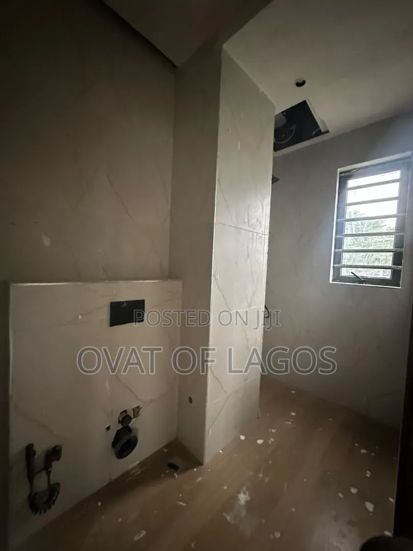 6bdrm Duplex in Pinnock, Osapa london for sale