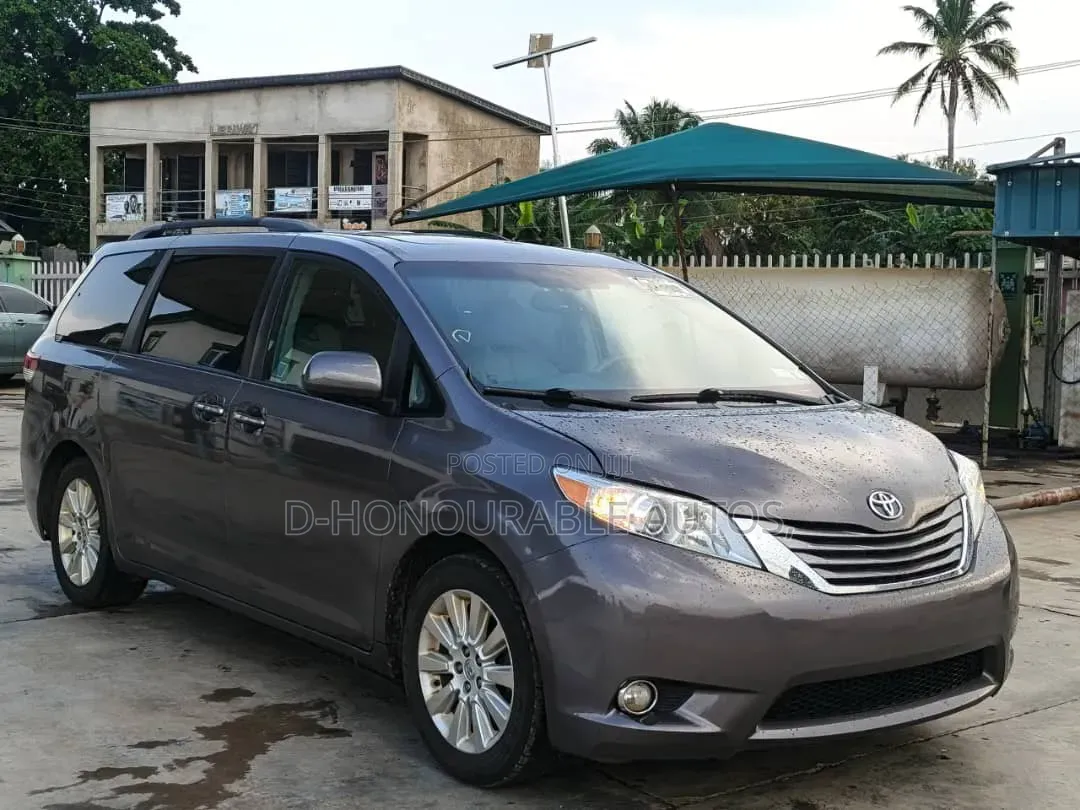 Toyota Sienna XLE 7 Passenger Mobility 2011 Gray