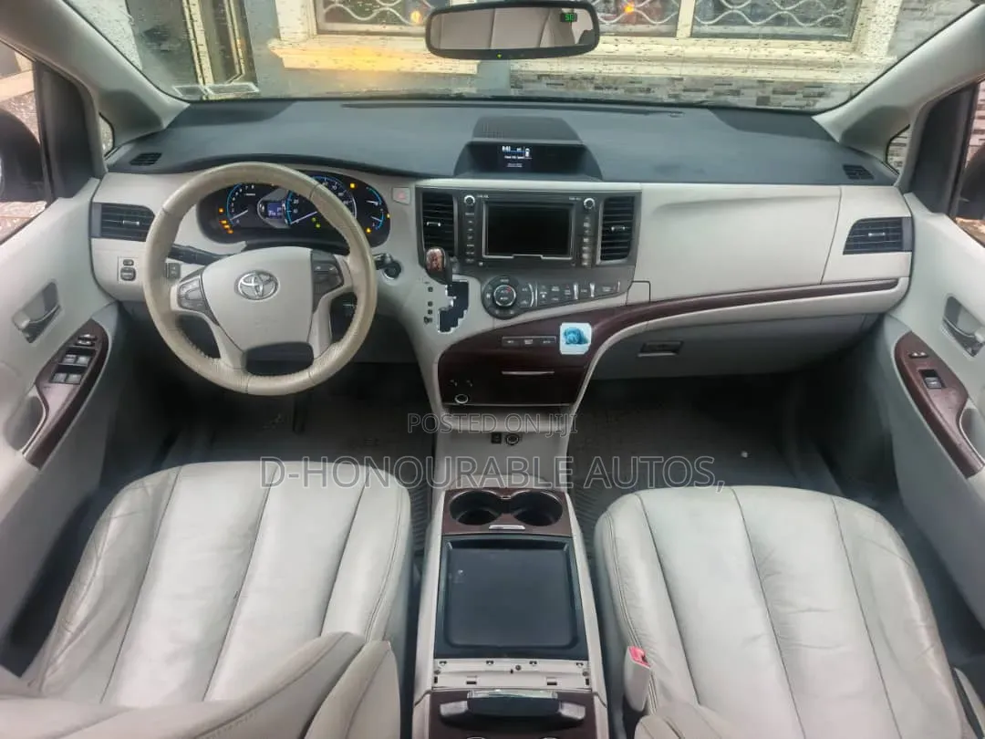 Toyota Sienna XLE 7 Passenger Mobility 2011 Gray