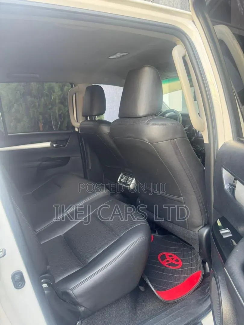 Toyota Hilux 2018 White