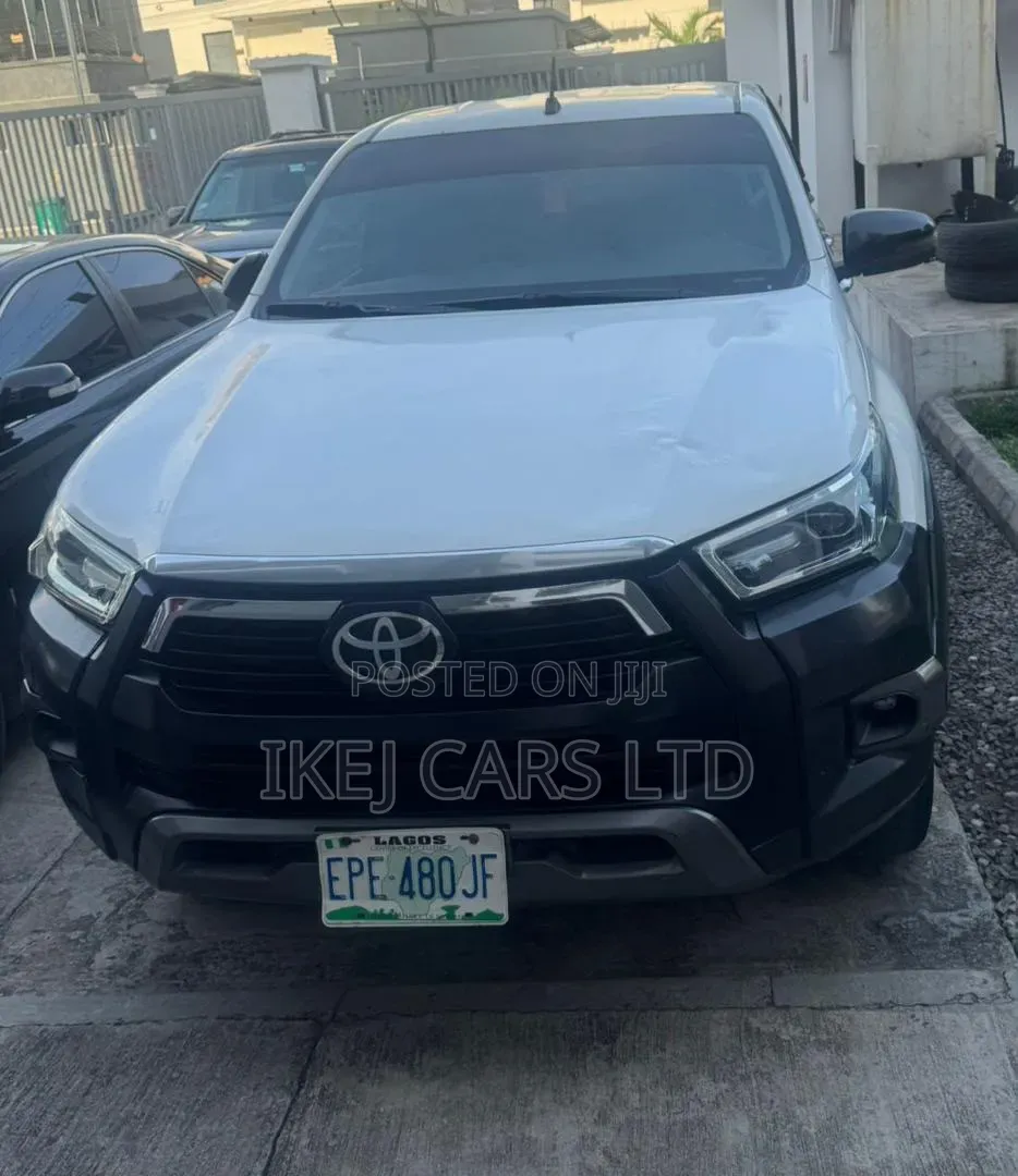 Toyota Hilux 2018 White