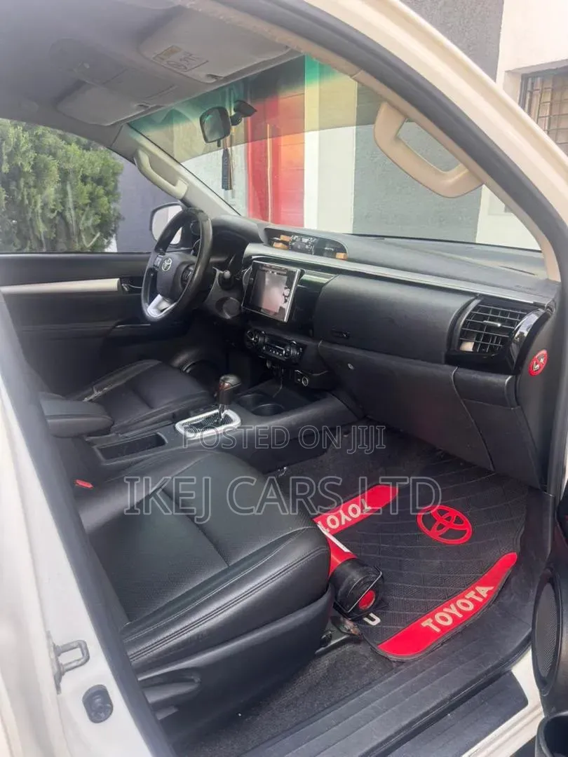 Toyota Hilux 2018 White