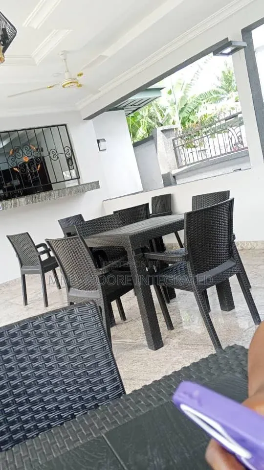 Bar/Restaurant Chairs and Table