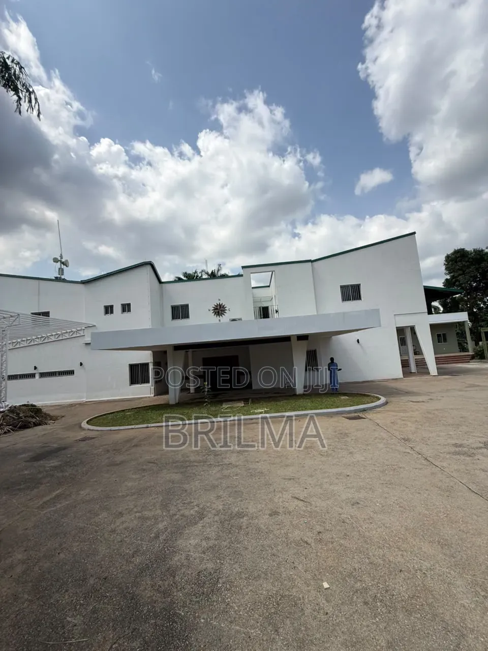 10bdrm Duplex in Maitama for sale