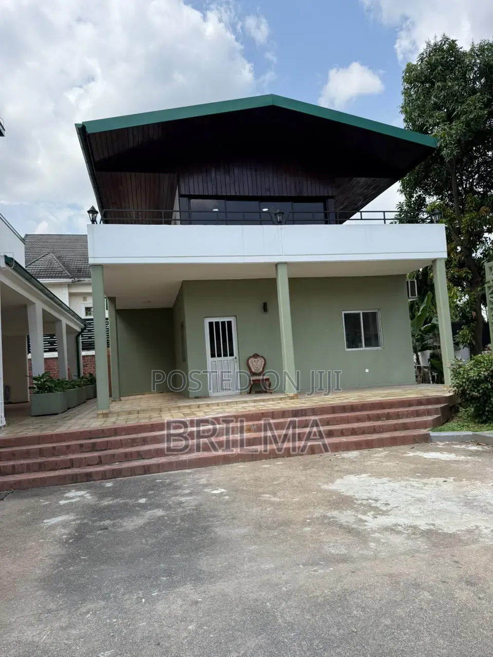10bdrm Duplex in Maitama for sale