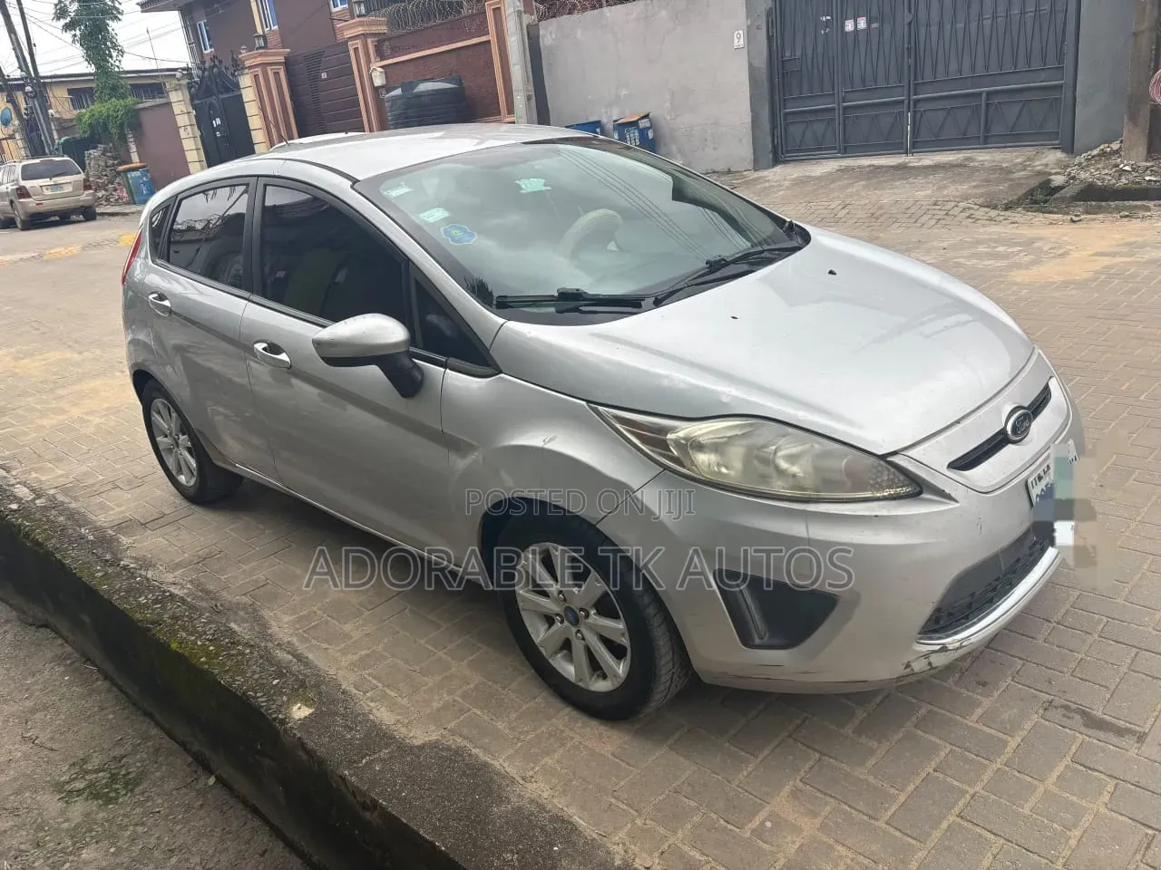 Ford Focus SE Hatchback FWD (2.0L 4cyl 5M) 2012 Silver