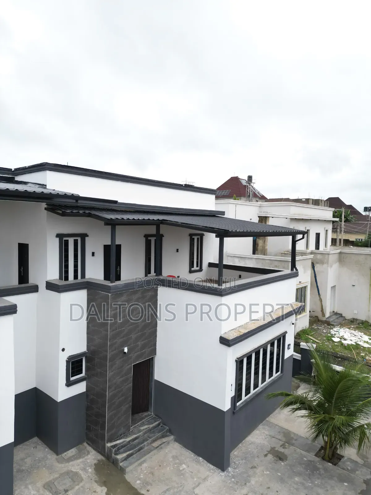 Furnished 5bdrm Duplex in Ville, Sabon Lugbe for sale