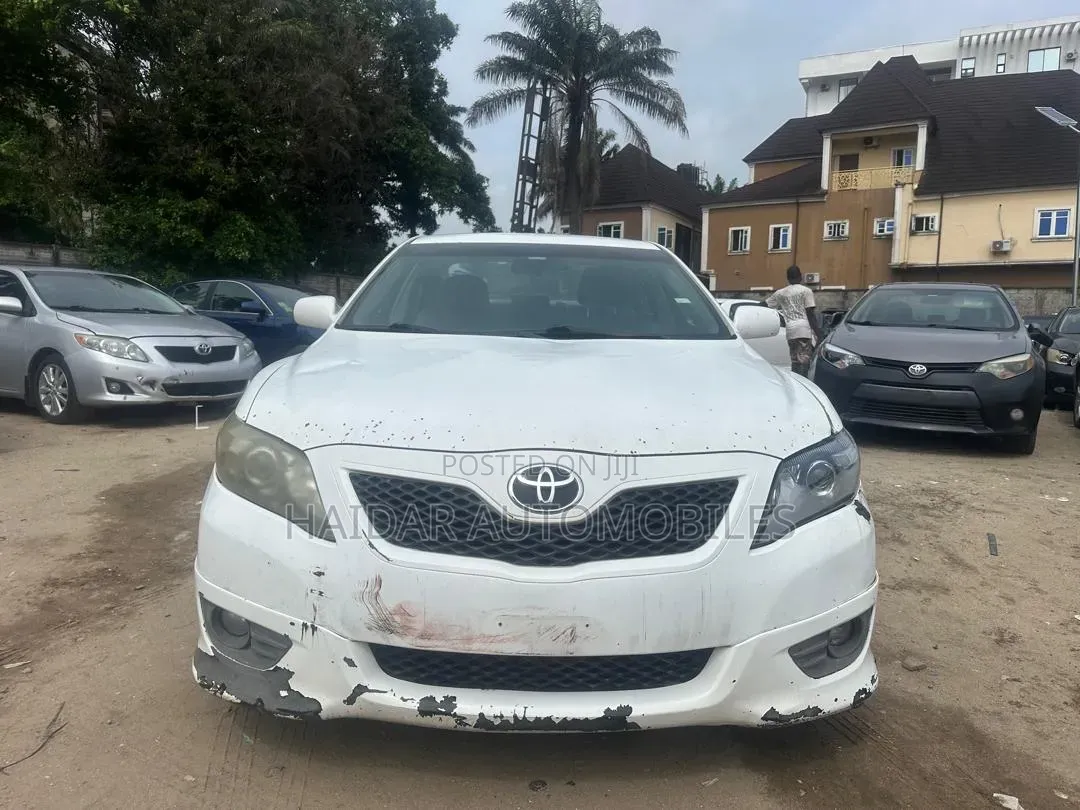 Toyota Camry SE 4dr Sedan (2.5L 4cyl 6AM) 2010 White