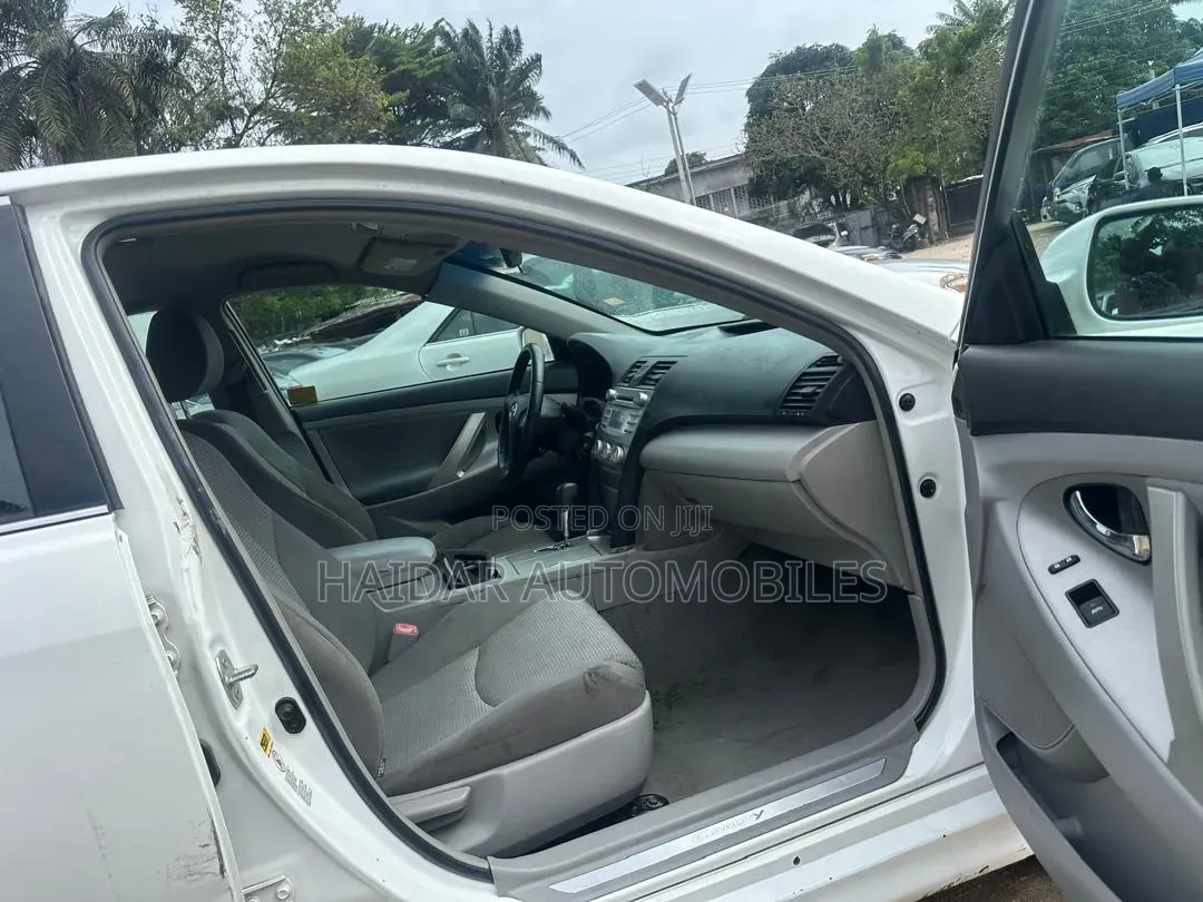 Toyota Camry SE 4dr Sedan (2.5L 4cyl 6AM) 2010 White