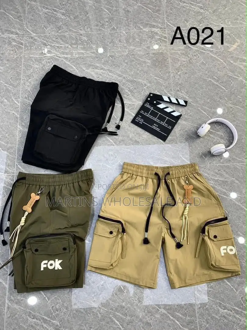 Casual Men's Cargo Shorts Featuring Elastic Waistbands, Contrasting Dr