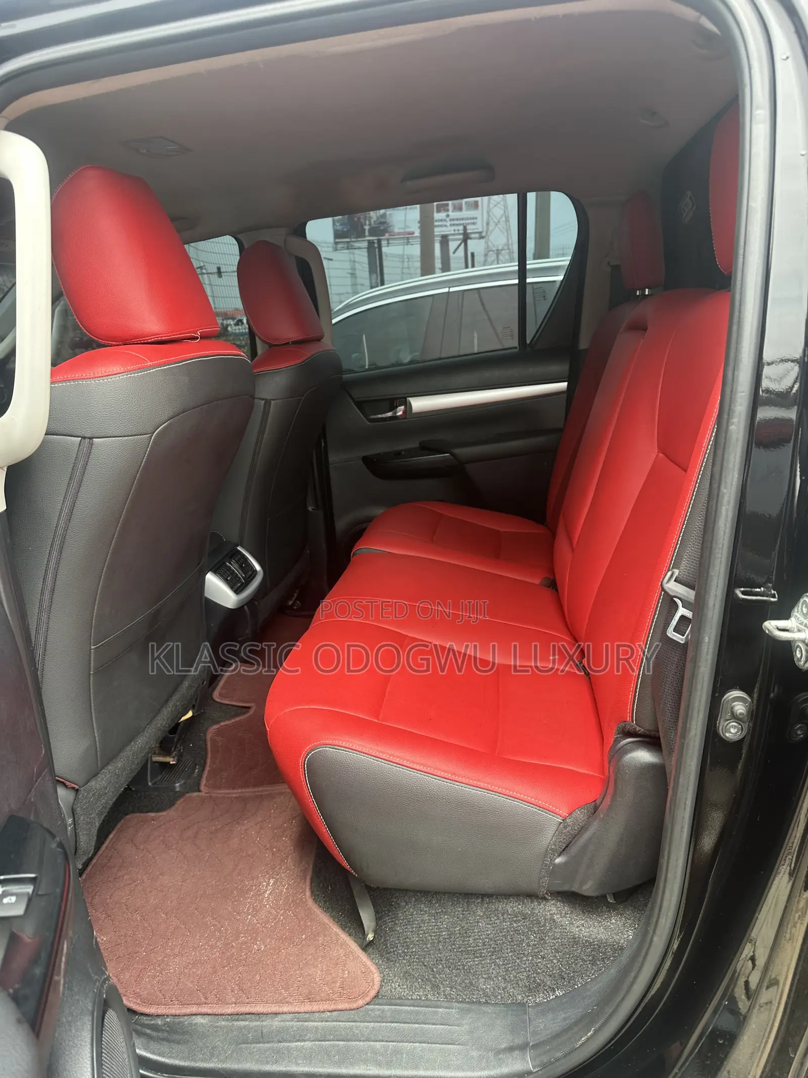 Toyota Hilux 2022 Black