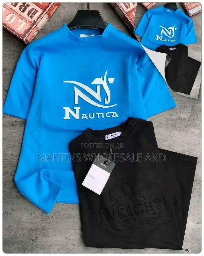 Casual, Short-Sleeve Crewneck T-Shirts Featuring Embossed Chest Graphi
