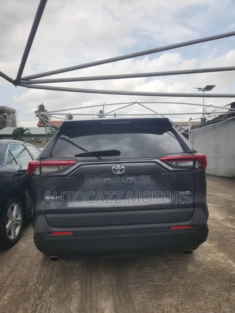 Toyota Highlander XLE 4dr SUV AWD (3.5L 6cyl 6A) 2015 Gray