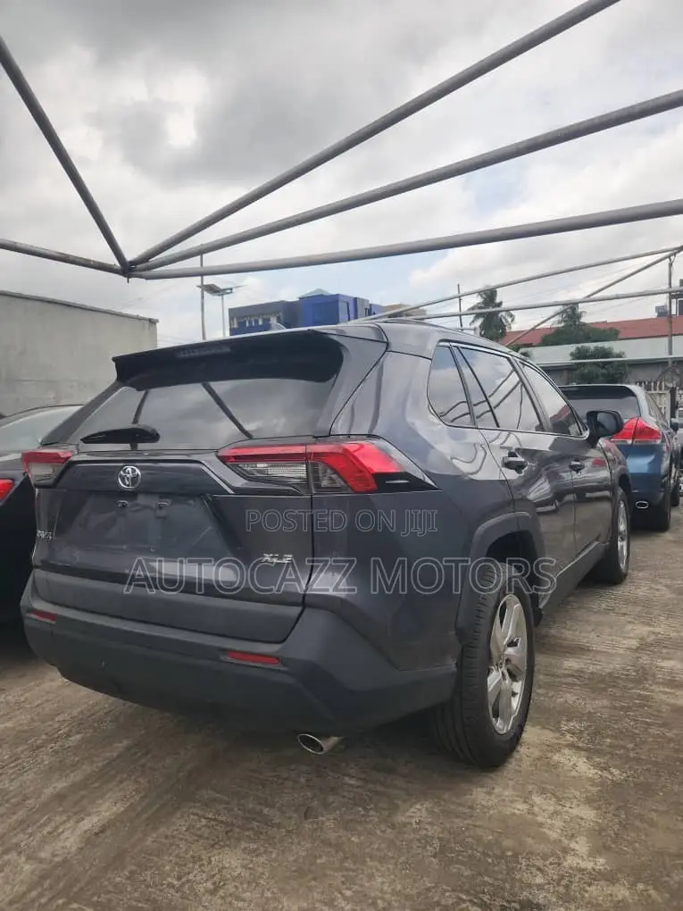 Toyota Highlander XLE 4dr SUV AWD (3.5L 6cyl 6A) 2015 Gray