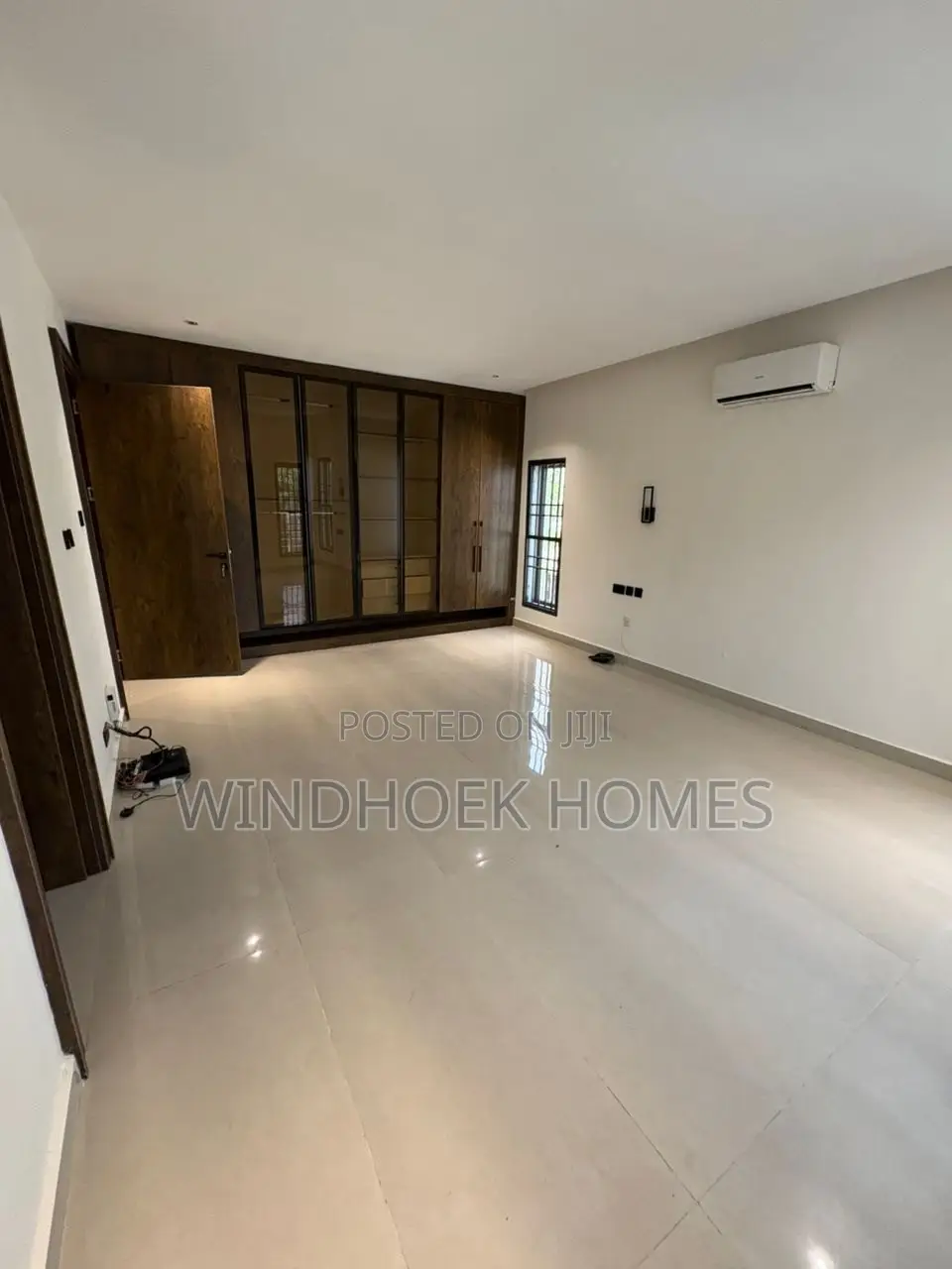 6bdrm Duplex in Kings Park Estate, Kiami for sale