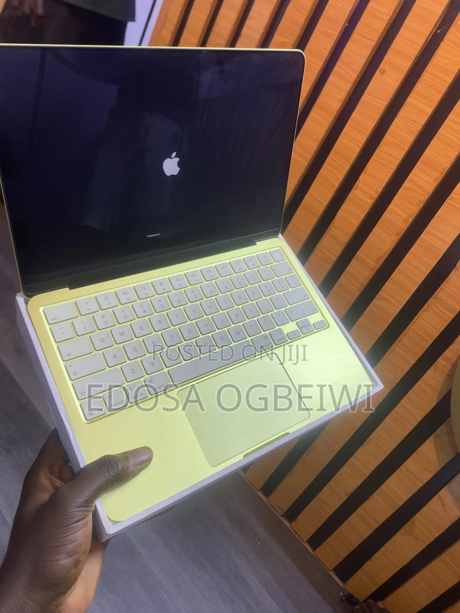 Laptop Apple MacBook Neo 2026 8GB SSD 512GB