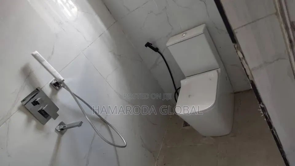 8 Bedroom Block of Flats in Igando