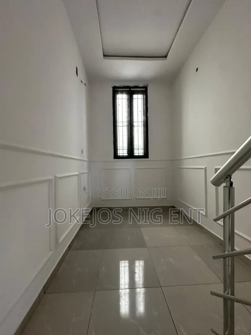 3bdrm Duplex in Orchid Road, Lafiaji for sale