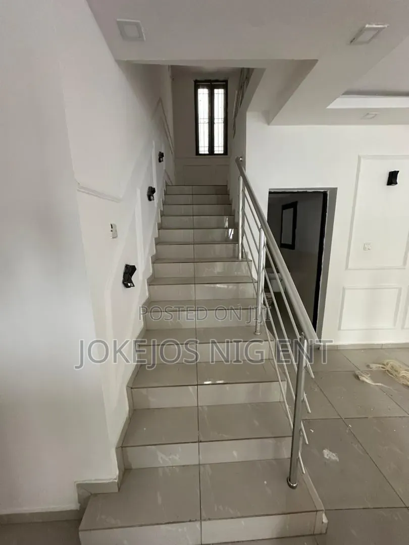 3bdrm Duplex in Orchid Road, Lafiaji for sale