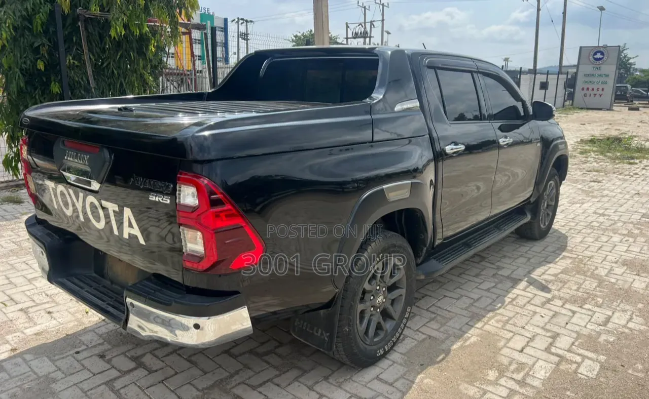 Toyota Hilux 2021 Black