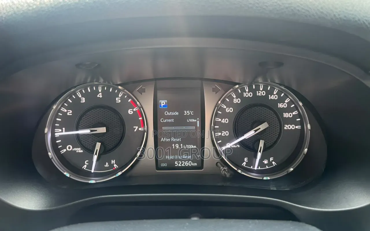 Toyota Hilux 2021 Black
