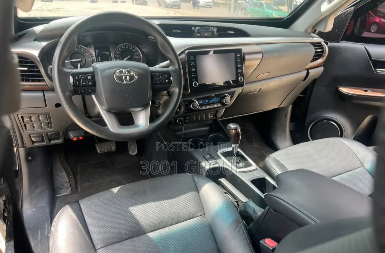 Toyota Hilux 2021 Black
