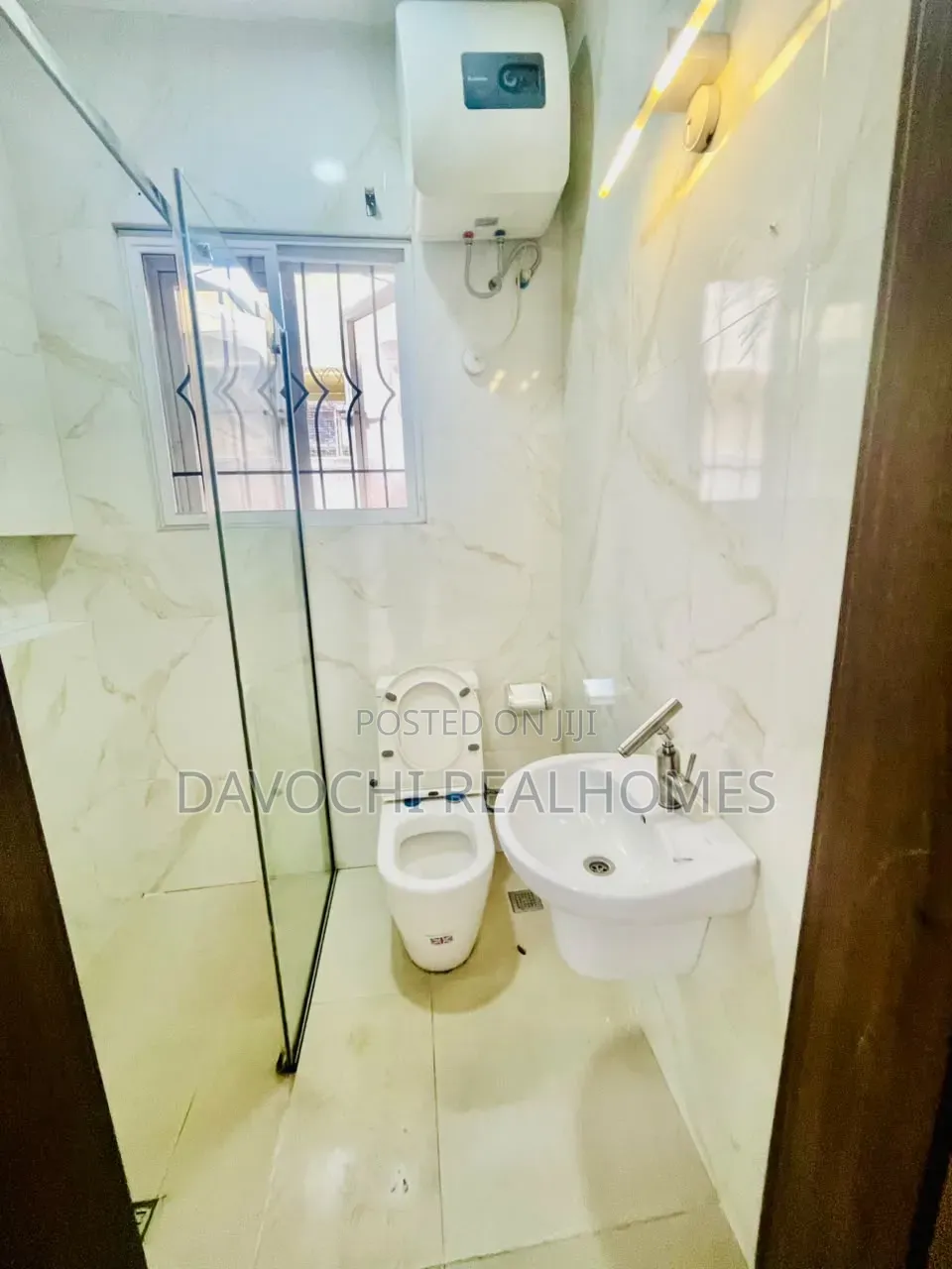 3bdrm Apartment in Lekki Phase 1 for rent