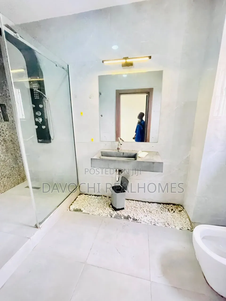3bdrm Apartment in Lekki Phase 1 for rent