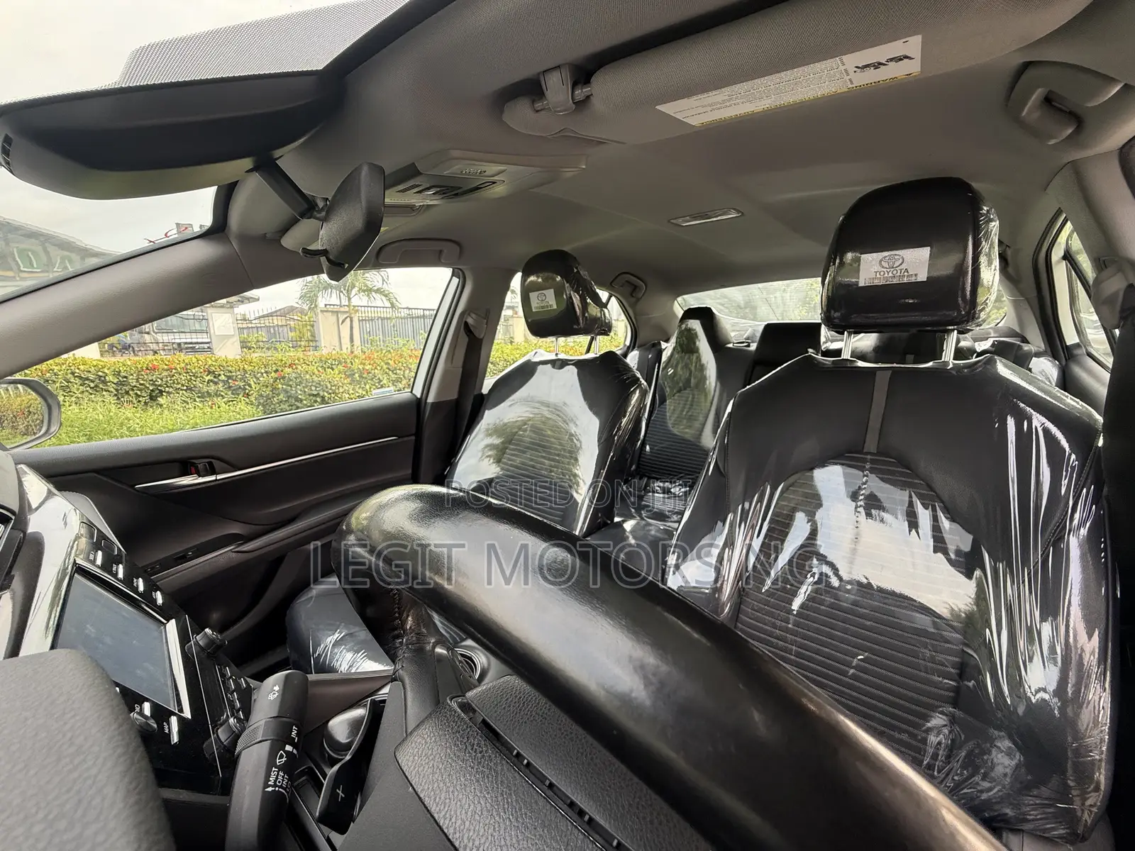 Toyota Camry SE (2.5L 4cyl 8A) 2019 White
