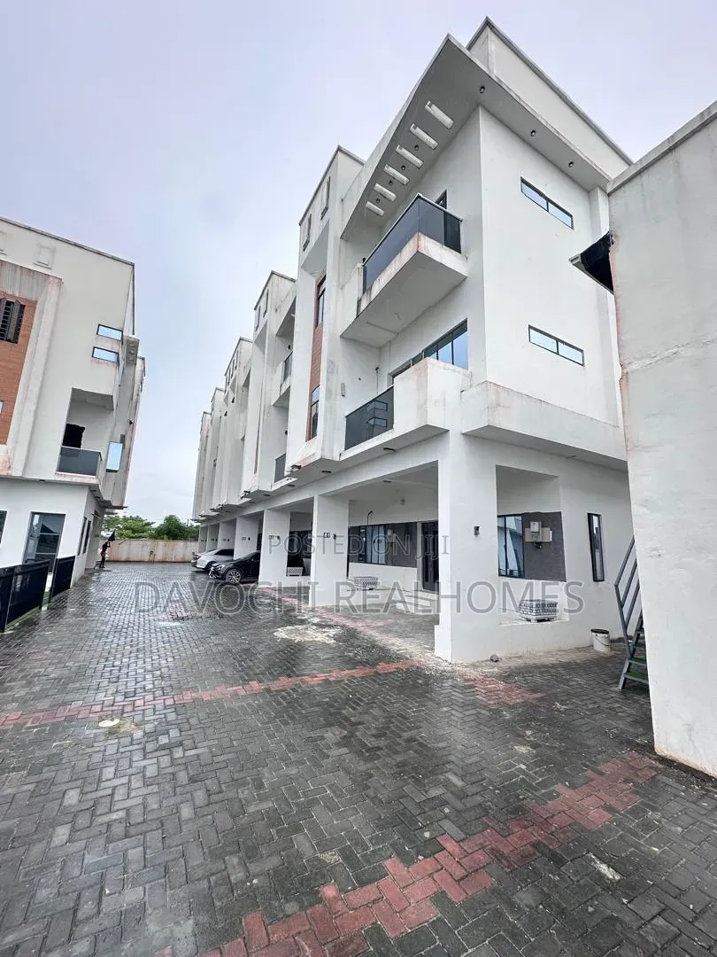 4bdrm Duplex in Lekki Expressway for sale