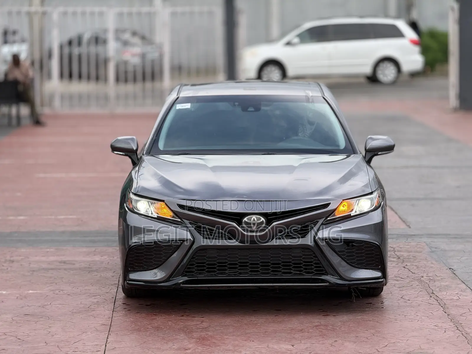 Toyota Camry LE FWD (2.5L 4cyl 8AM) 2018 Brown