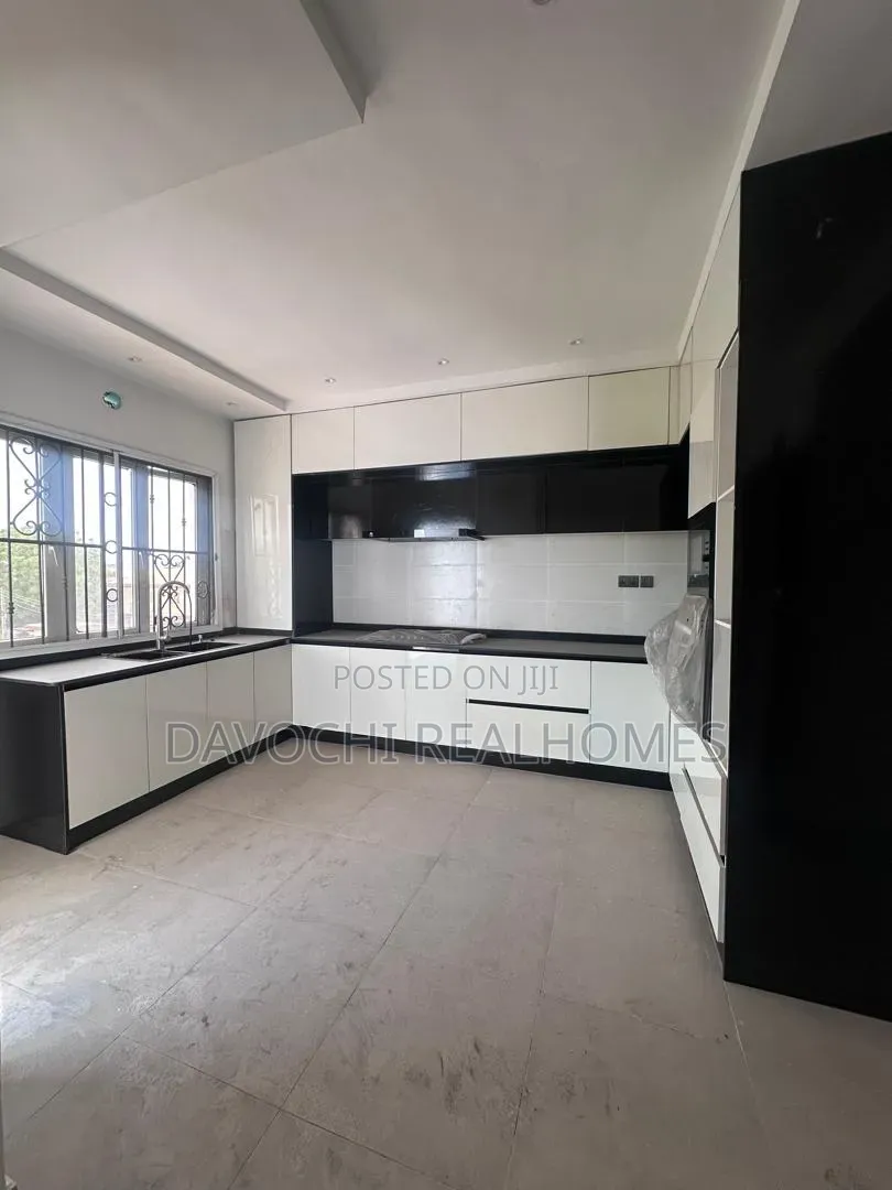 4bdrm Maisonette in Victoria Island Extension for sale