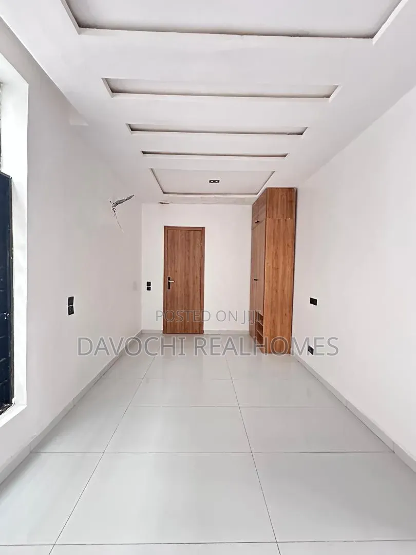 4bdrm Duplex in Ikota for sale