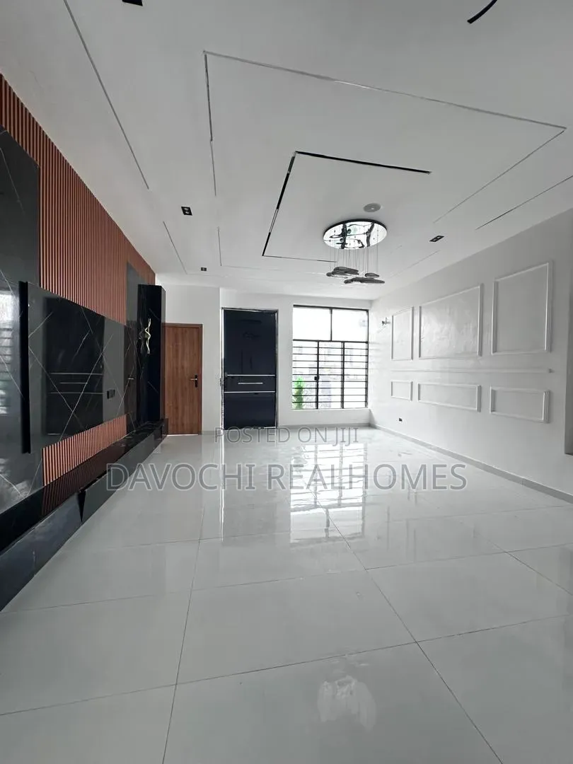 4bdrm Duplex in Ikota for sale