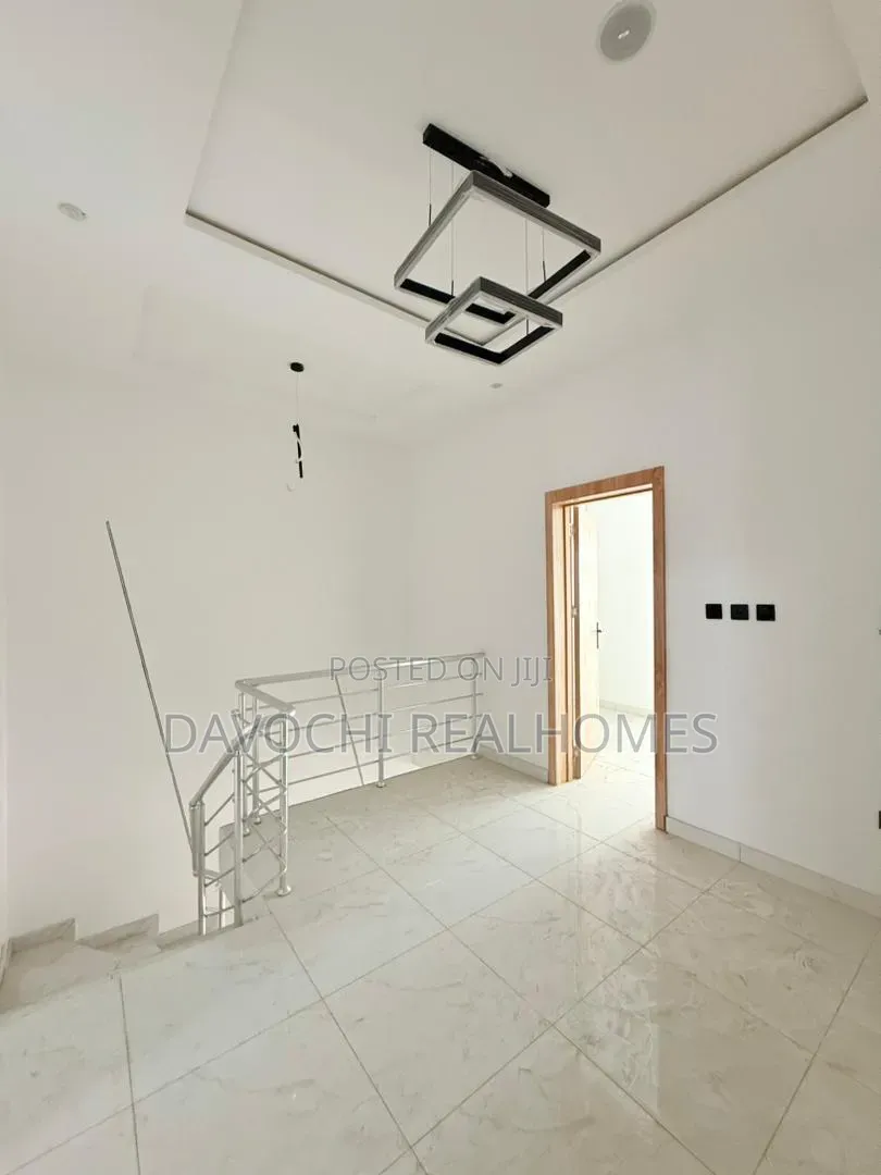 3bdrm Duplex in Chevron for sale