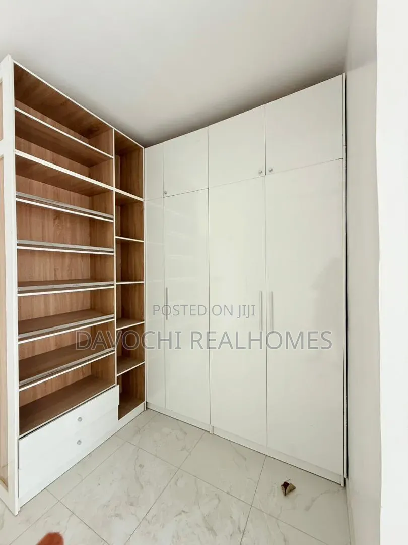 3bdrm Duplex in Chevron for sale