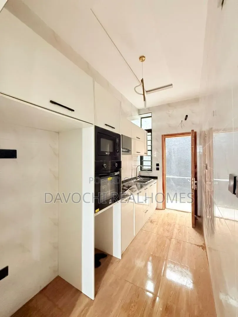 3bdrm Duplex in Chevron for sale