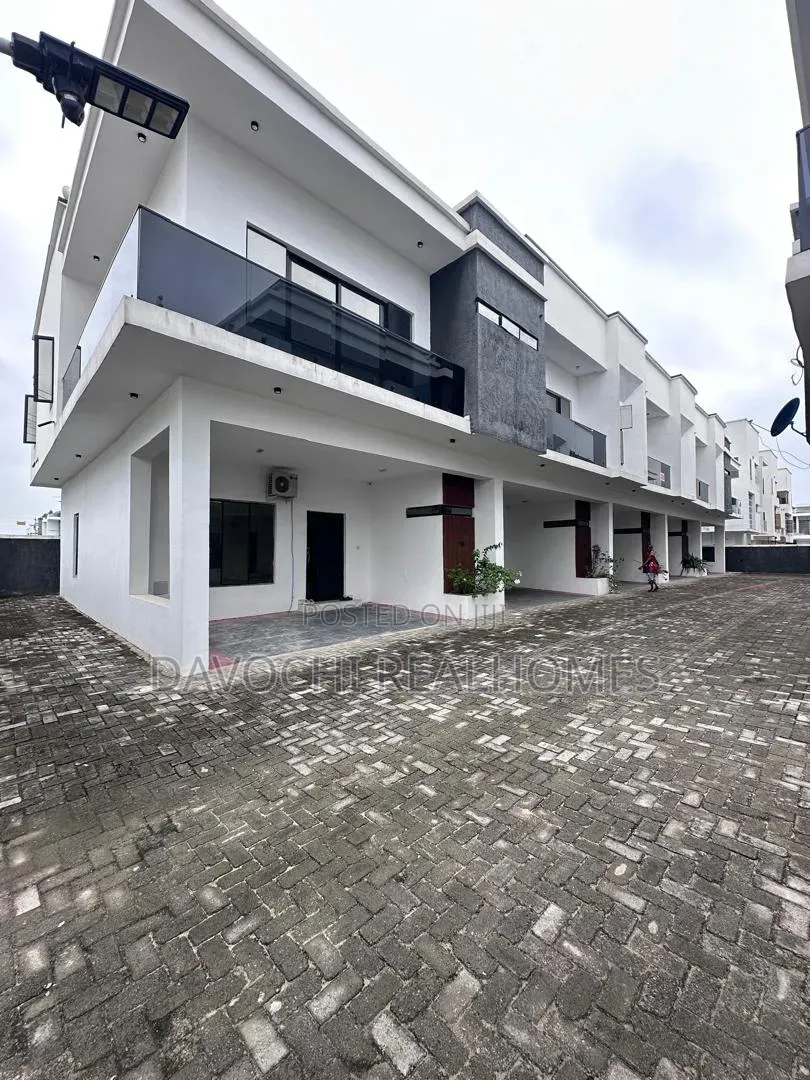 3bdrm Duplex in Ikota for sale