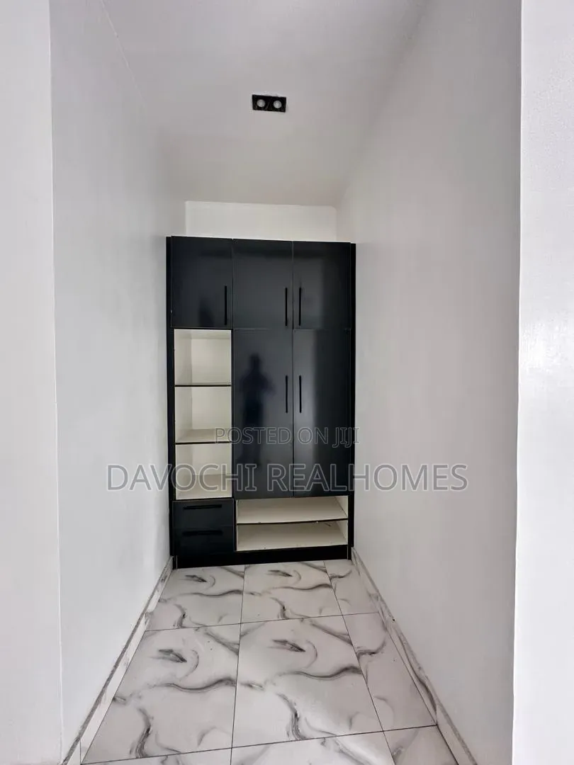 3bdrm Duplex in Ikota for sale