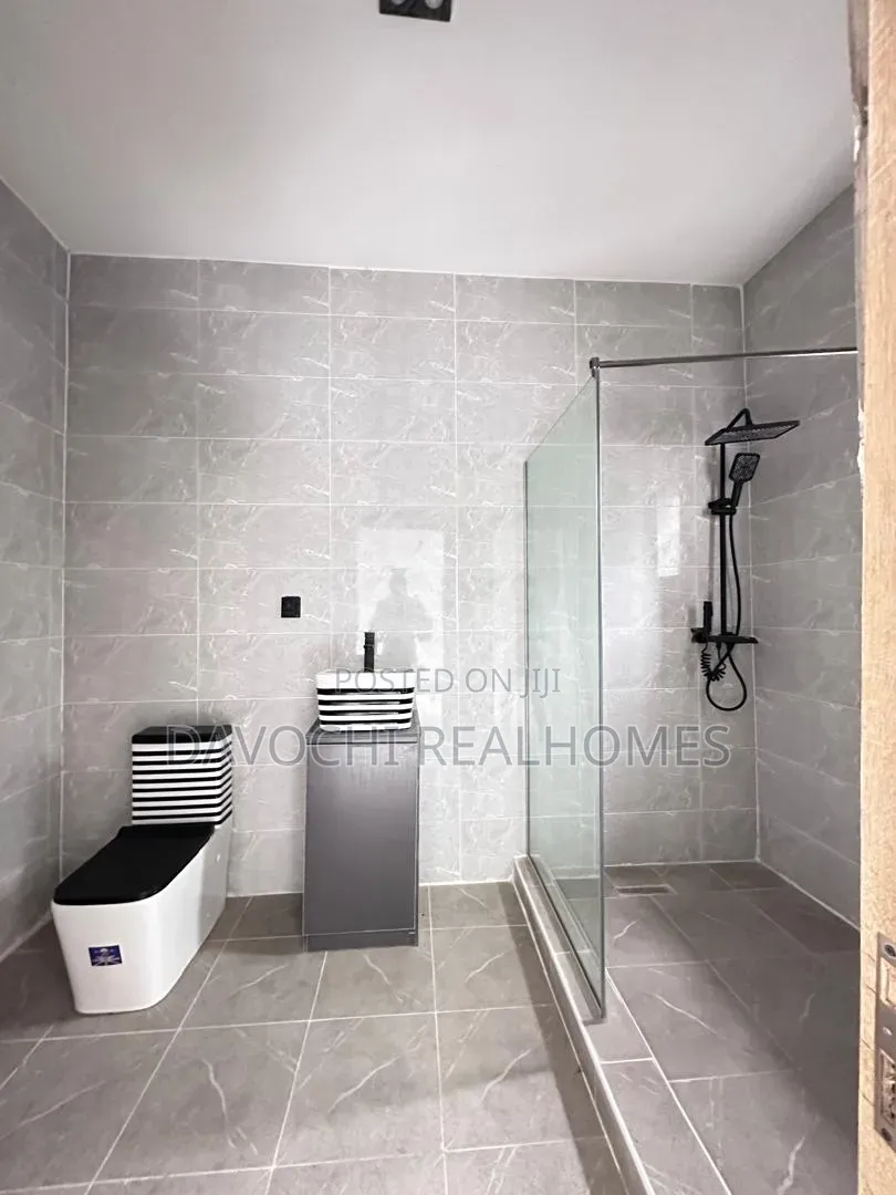 3bdrm Duplex in Ikota for sale