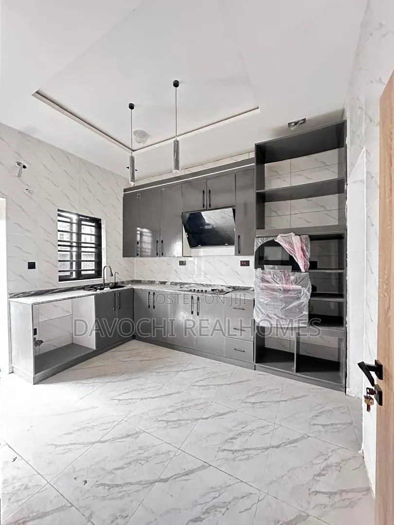 3bdrm Duplex in Ikota for sale